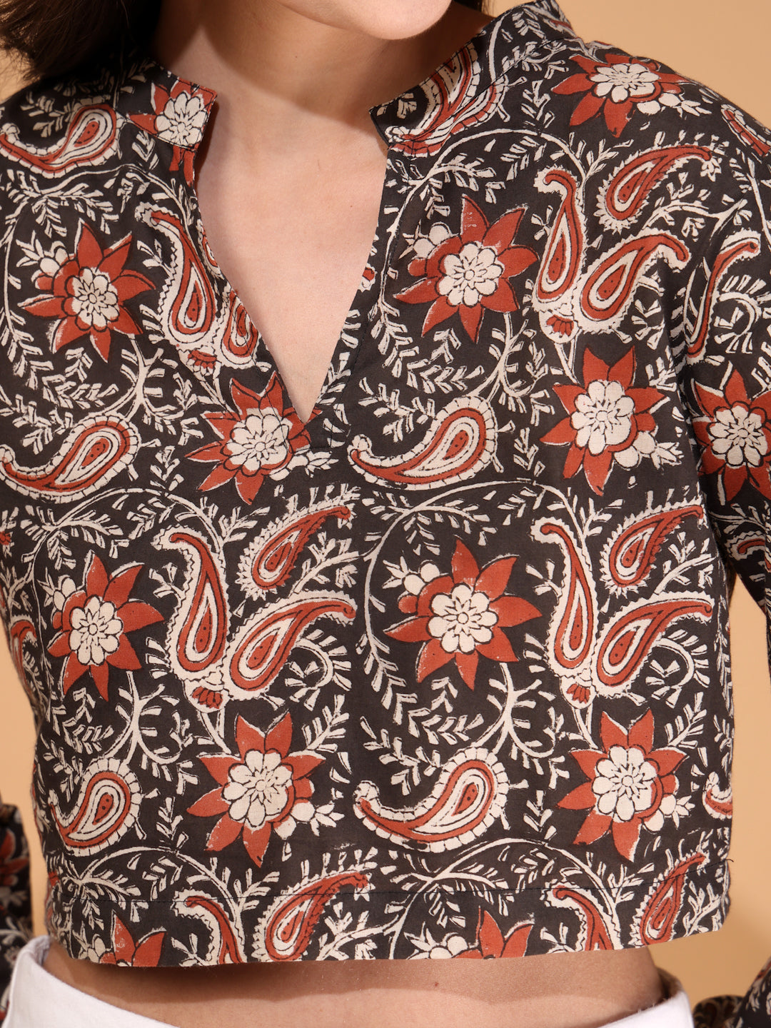 Woman’s Paisley Motif Printed Cropped Top